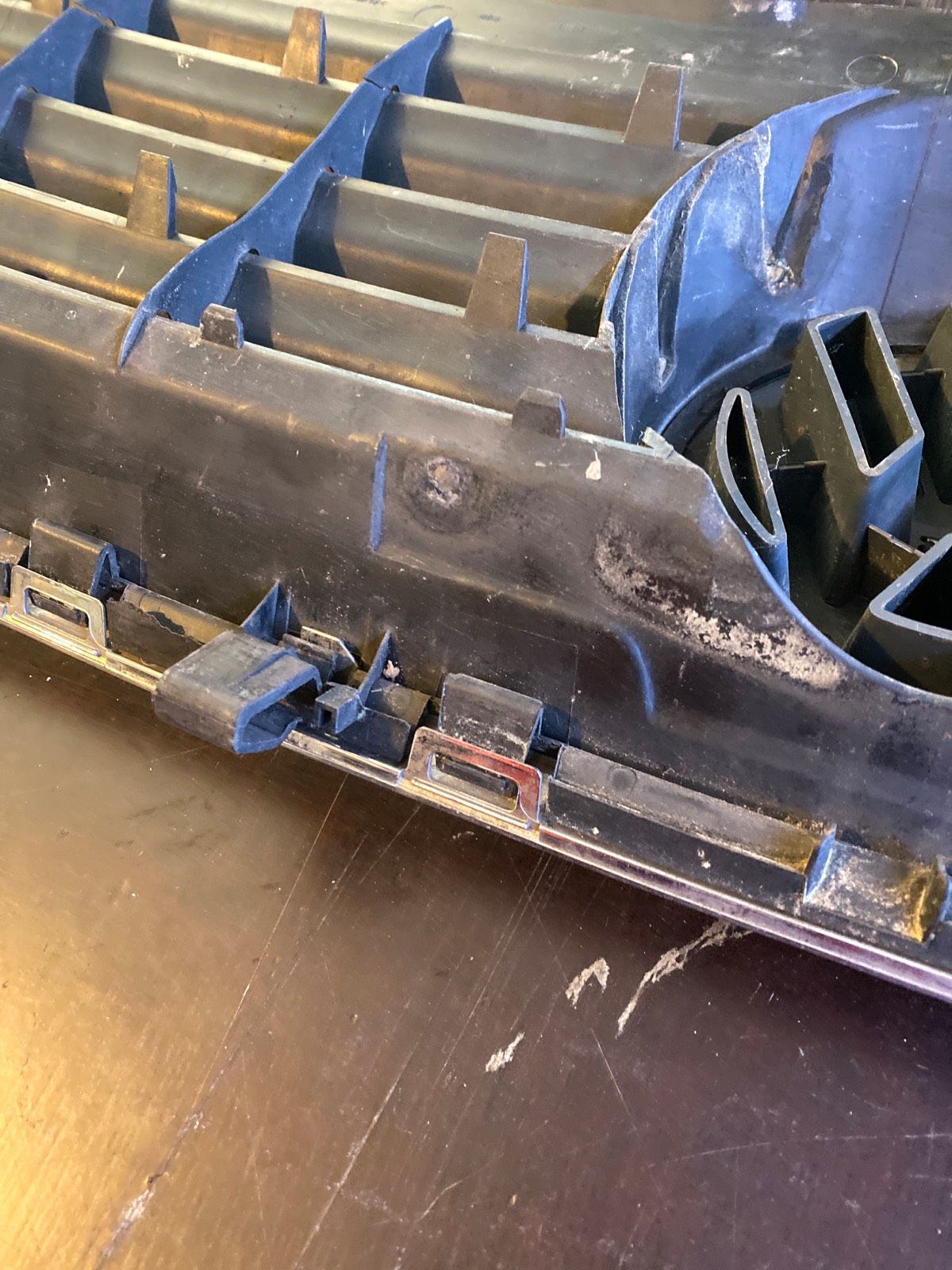 VW Passat 3B Kühlergrill 3B0853651