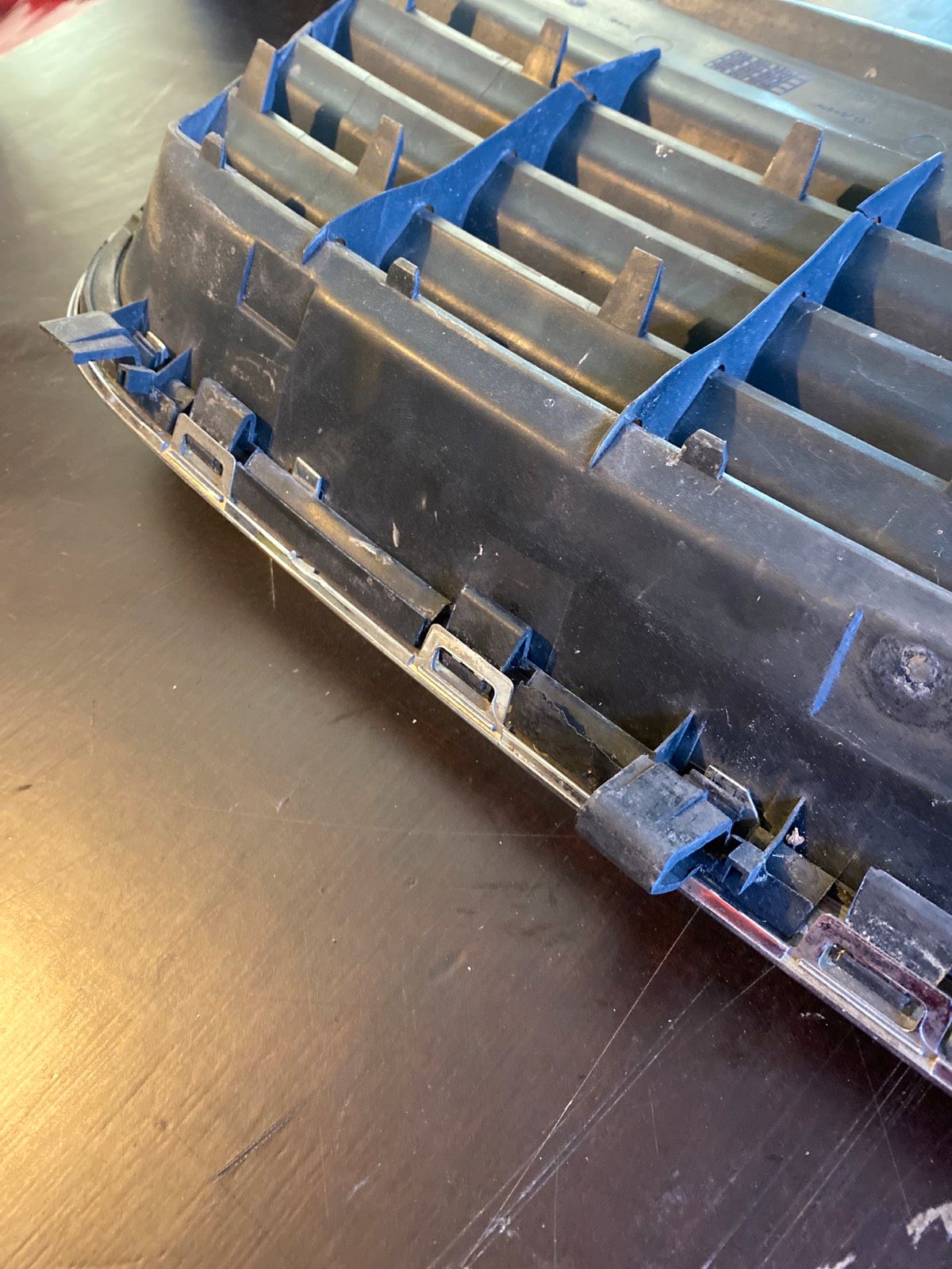 VW Passat 3B Kühlergrill 3B0853651