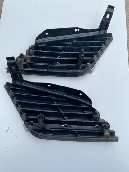 Nissan Primera P12 Kühlergrill 62320AU300 links und rechts