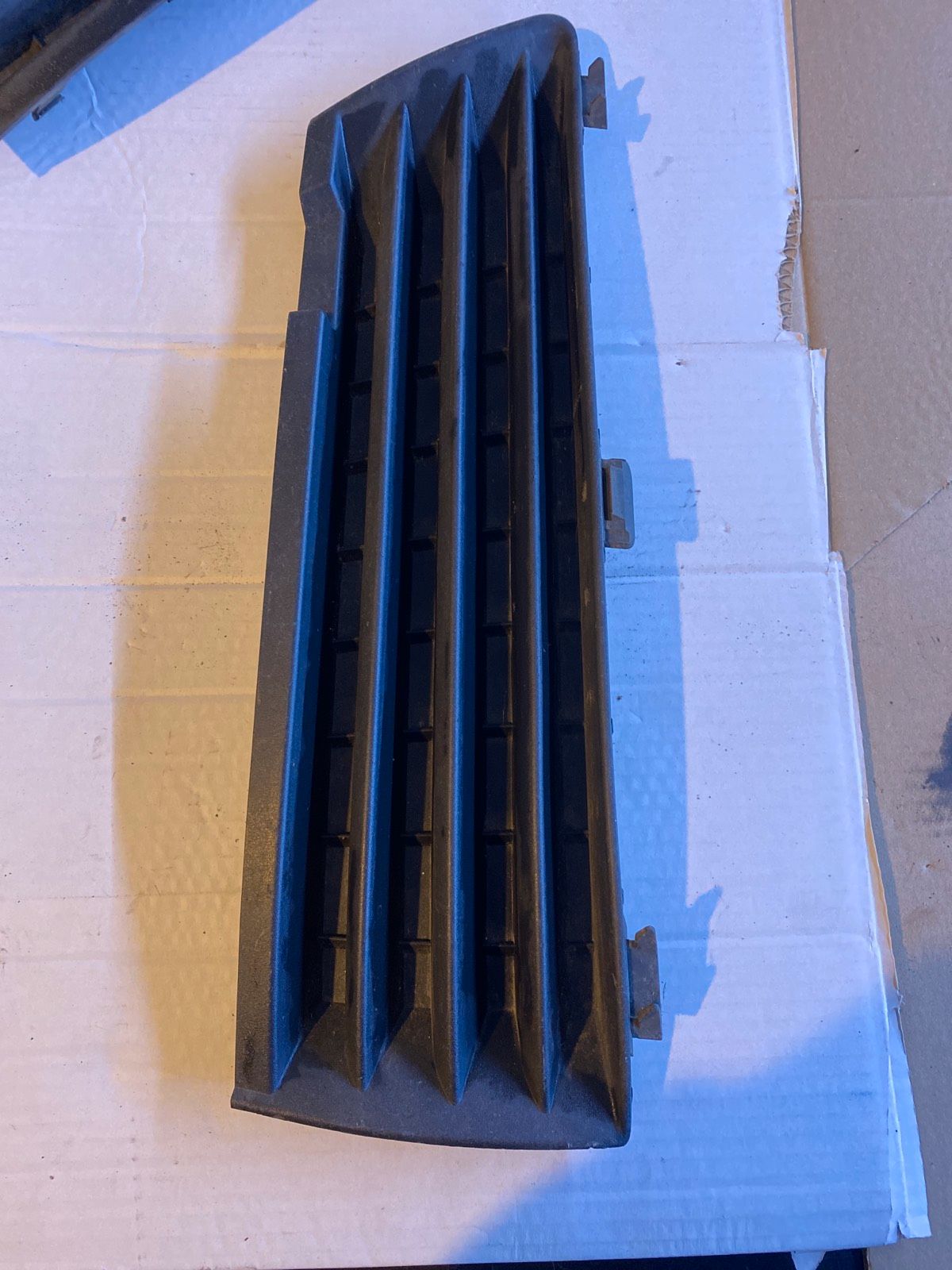 Opel Zafira B Stosstange unten rechts Grill 13124988