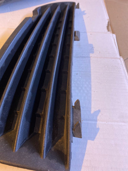 Opel Zafira B Stosstange unten rechts Grill 13124988