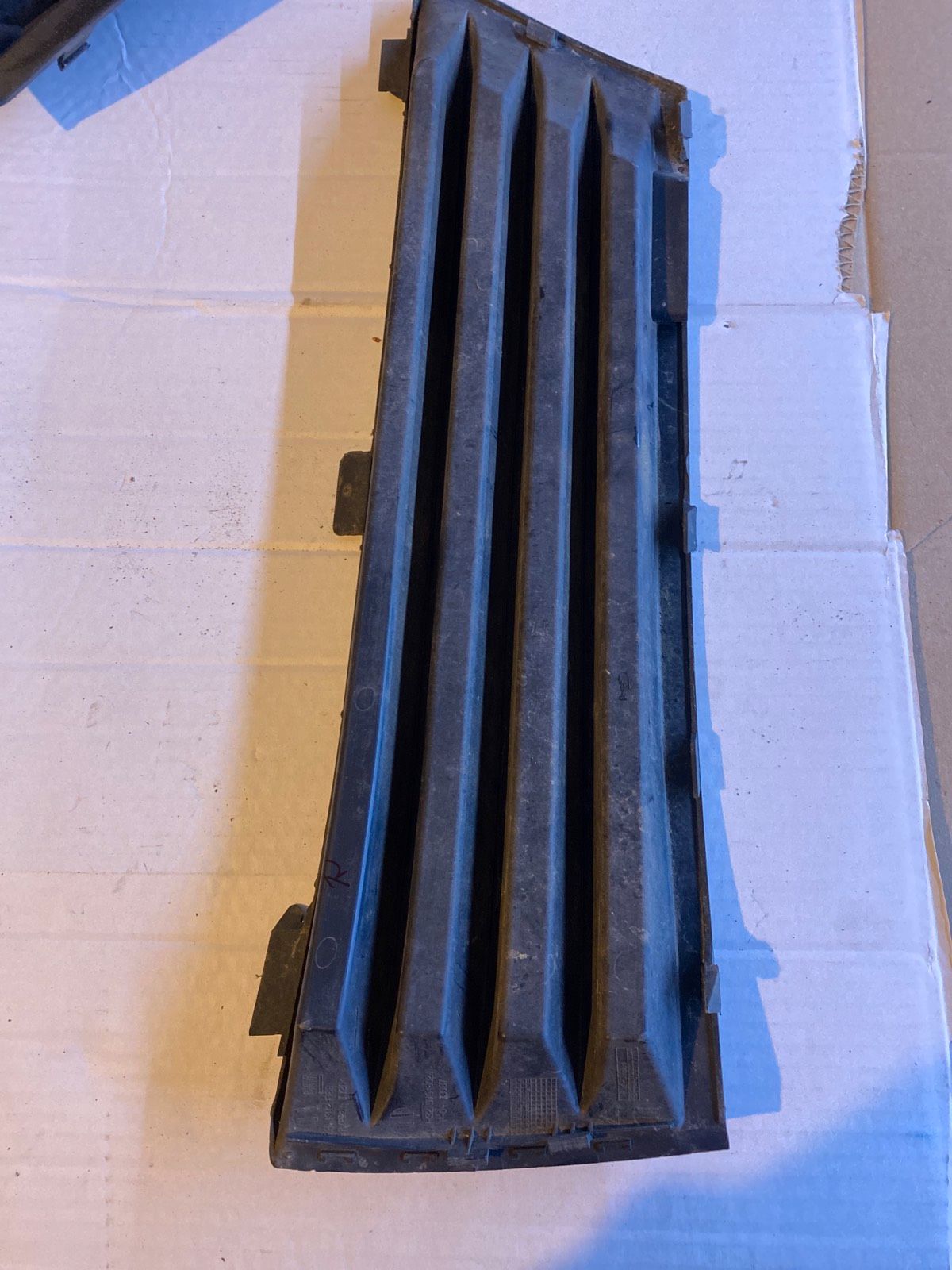 Opel Zafira B Stosstange unten rechts Grill 13124988