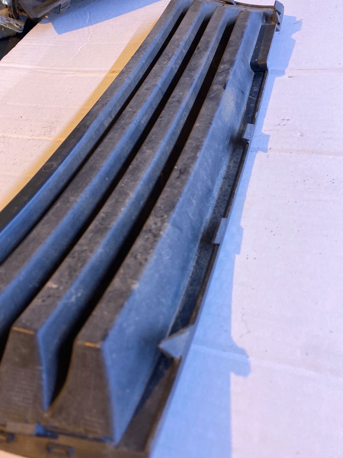 Opel Zafira B Stosstange unten rechts Grill 13124988