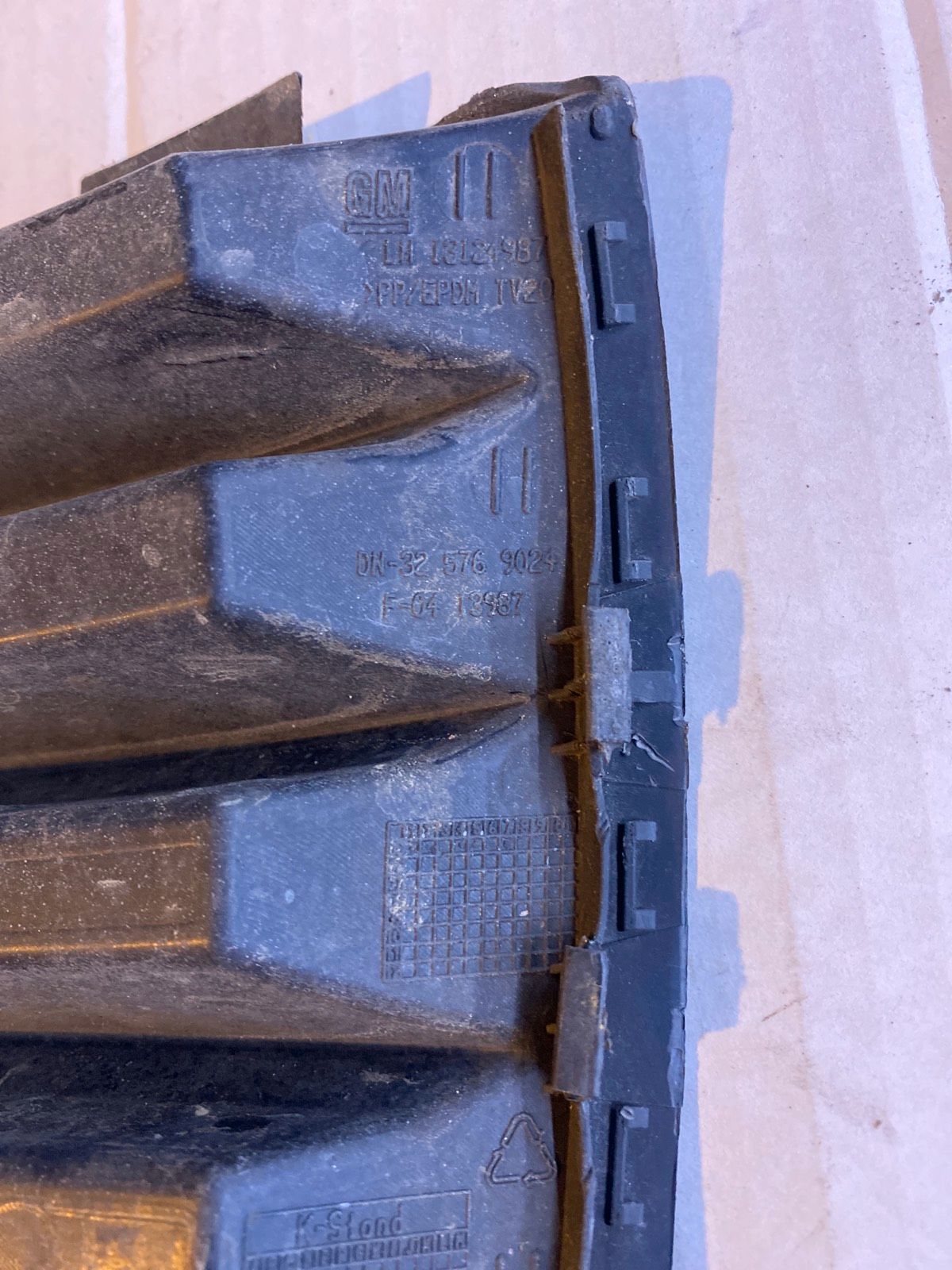 Opel Zafira B Stosstange unten links 13124987