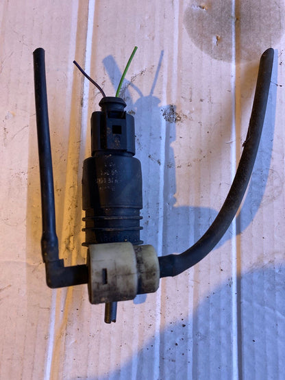 VW Passat 3B  Wischwasserpumpe