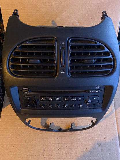 Peugeot 206 Einbaurahmen Verkleidung mit CD-Radio