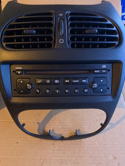 Peugeot 206 Einbaurahmen Verkleidung mit CD-Radio