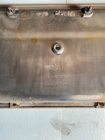 Mercedes W203 Heckklappenblende  A2037400381