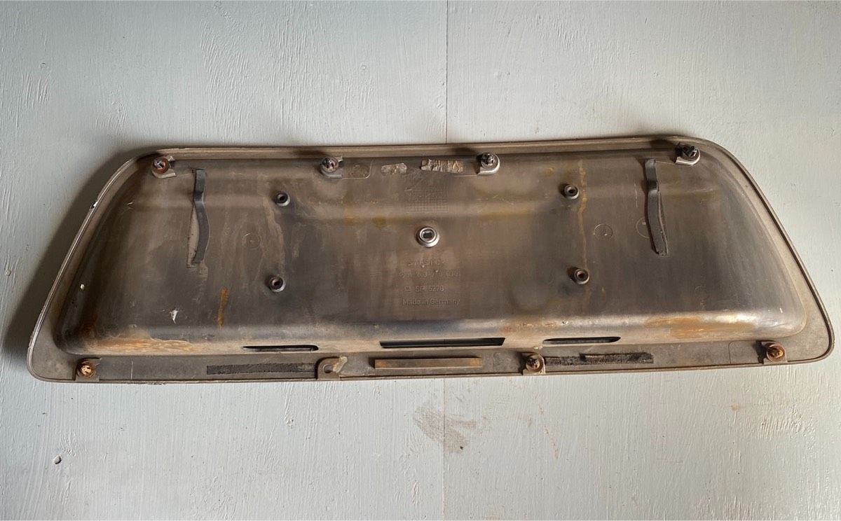 Mercedes W203 Heckklappenblende  A2037400381