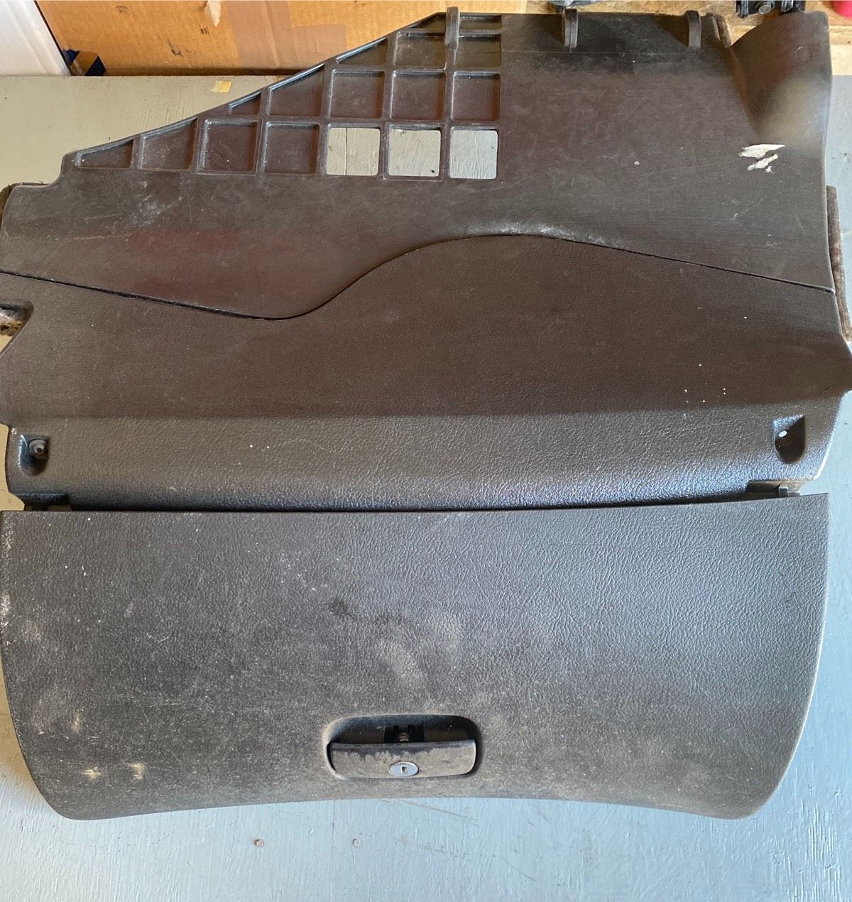 VW Passat 3B Handschuhfach schwarz
