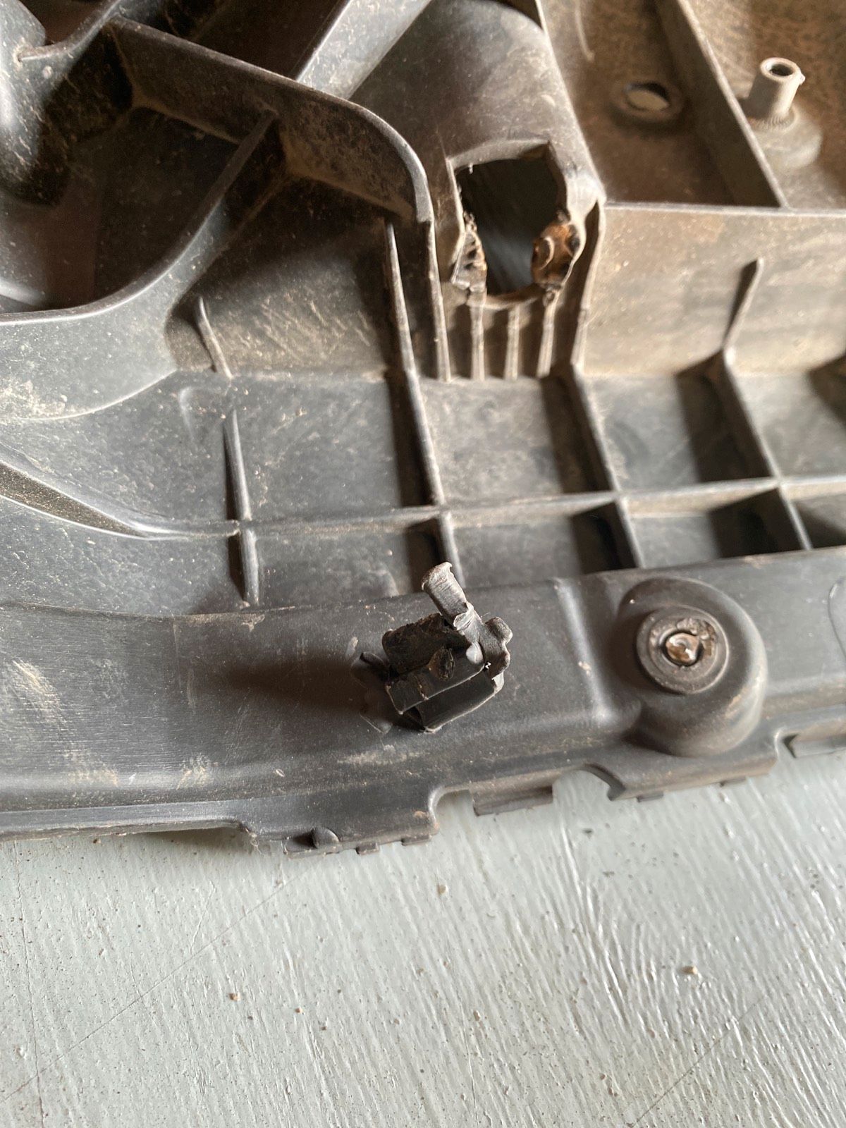 Opel Vivaro Stoßstange Stoßstangenhalter Links 93856001
