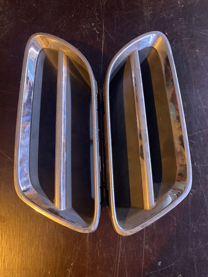 Nissan Primera P11 Frontgrill 6232*2F & 6233*2F