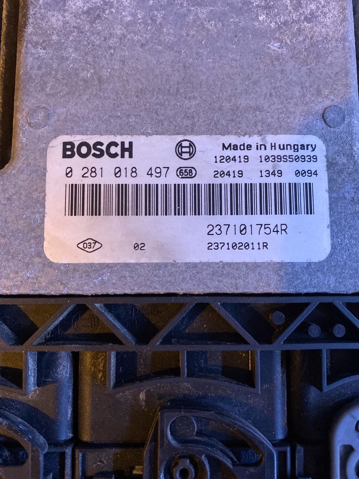 Opel Vivaro Motorsteuergerät 237101754R Bosch 028101847