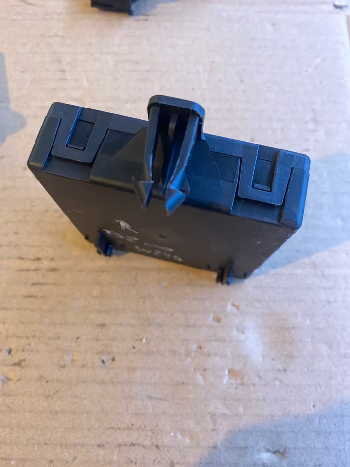 Mercedes W246 Steuergerät Tür Rechts vorne A1669005304