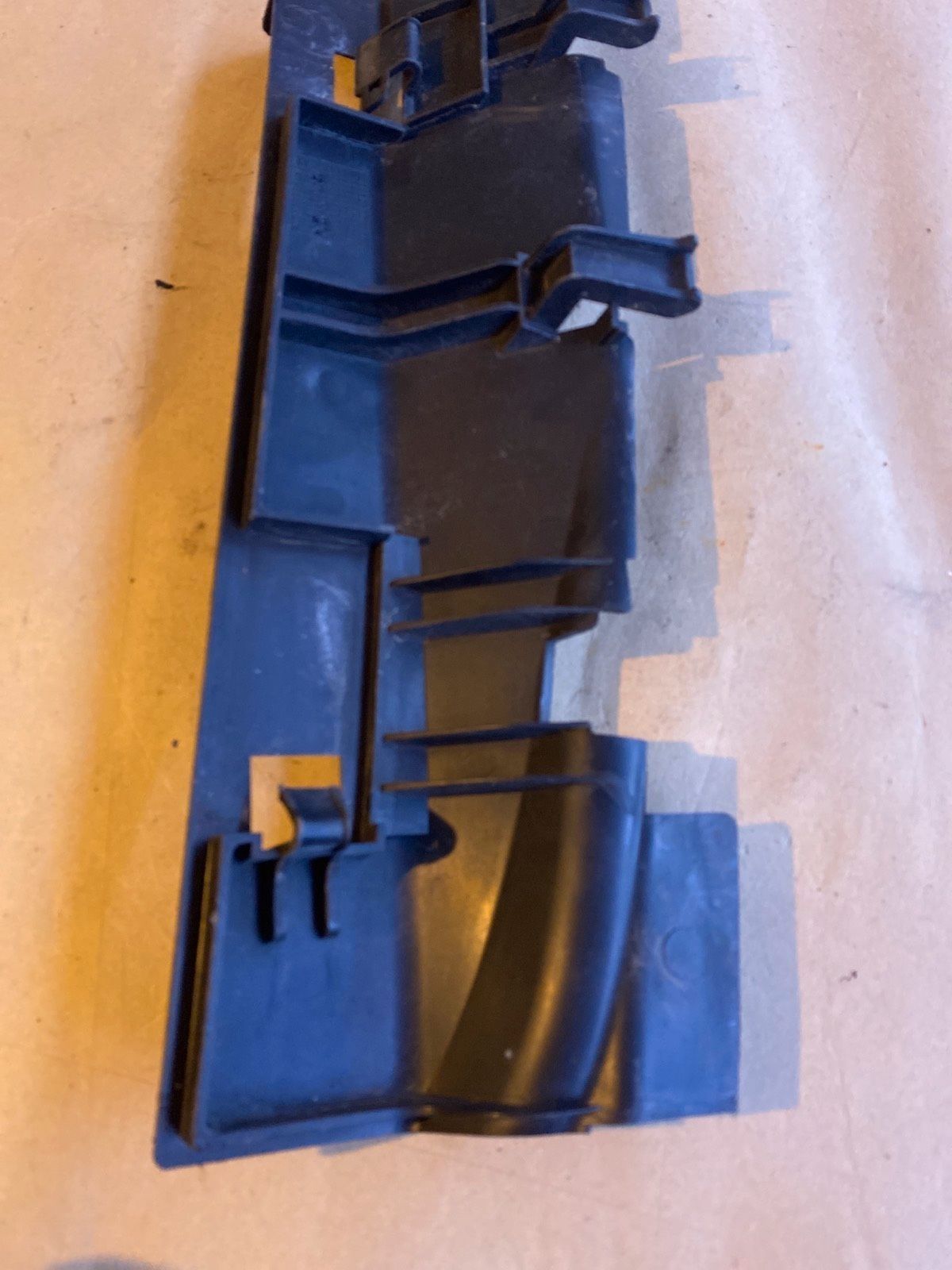 Opel Vivaro LY Schlossträger Abdeckung 93854399
