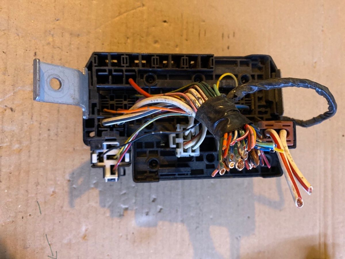 Nissan Micra 11  Relaikasten 243110E000  72404047