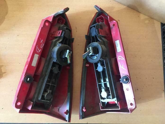 Ford Focus Kombi  Hecklampe links & rechts XS4X13N004 EC