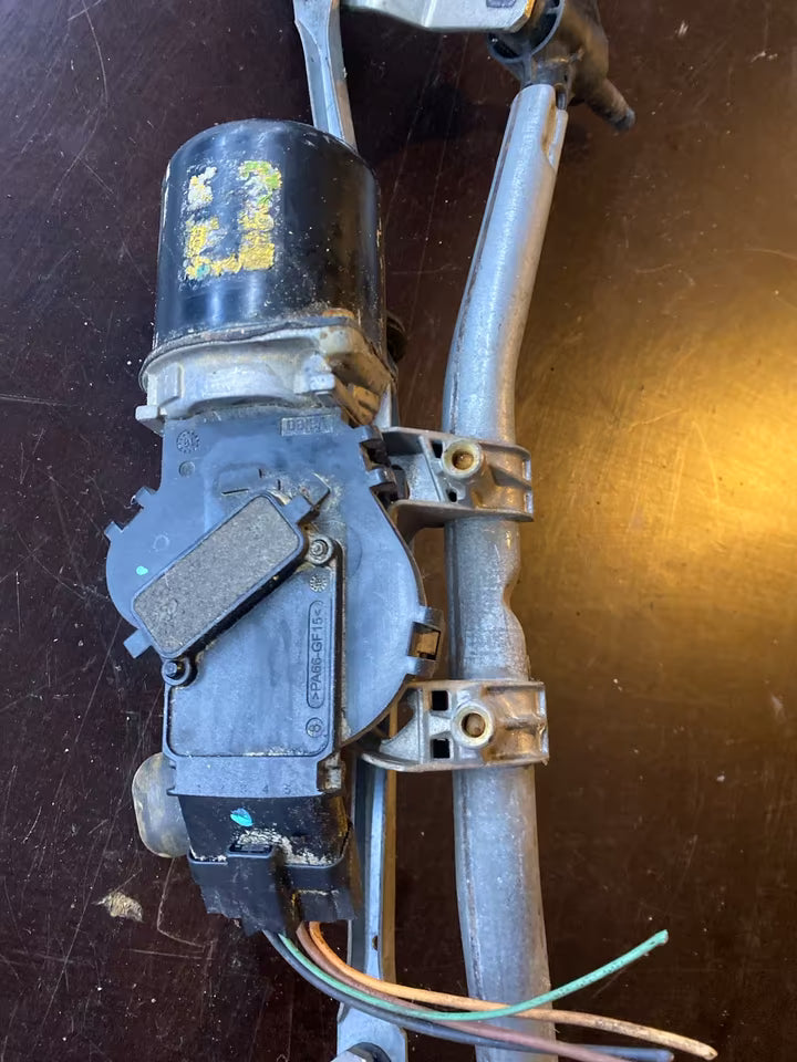 Renault Clio III Wischergestänge mit Motor 7701061590