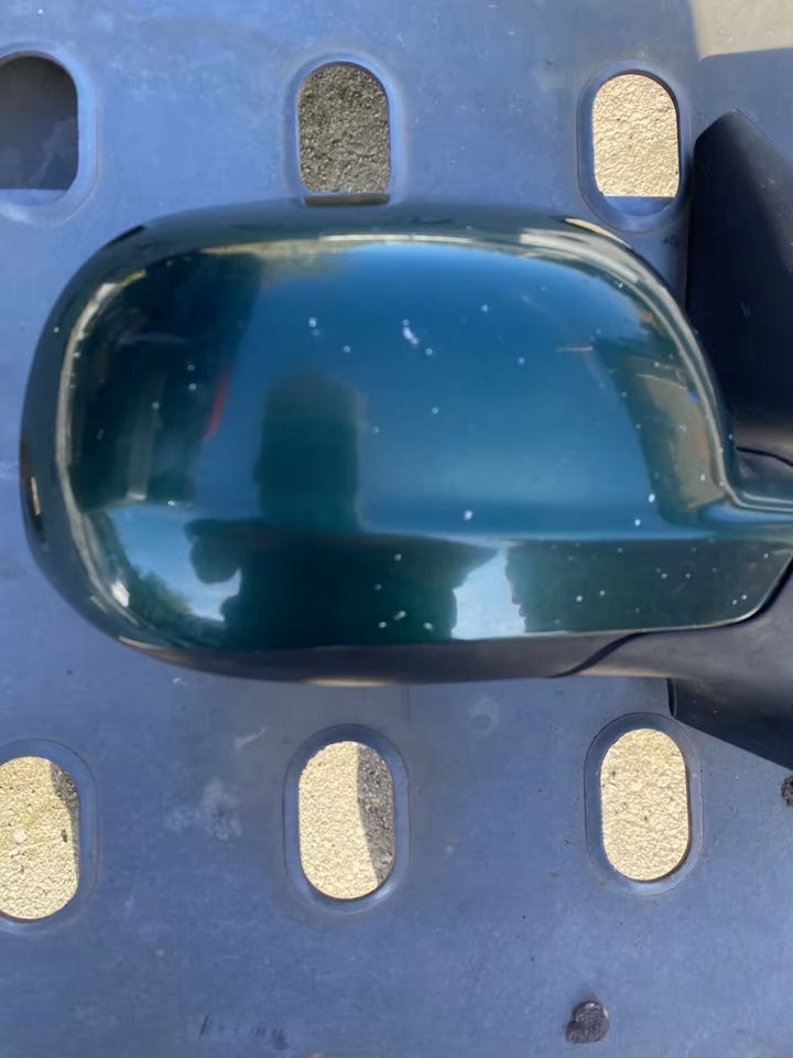 Rechter Seitenspiegel Grün