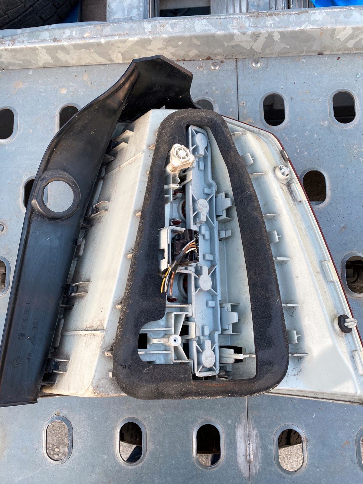 Opel Zavira Rücklicht links 13260853
