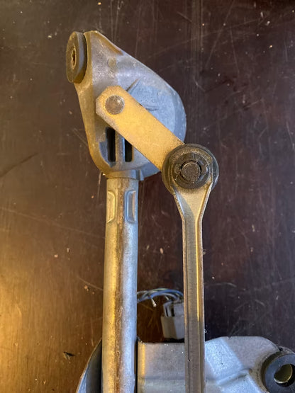 Toyota Yaris Scheibenwischergestänge mit Motor 404652