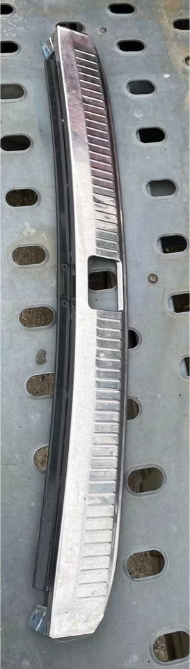 Mercedes W203 Ladekante A2036901887