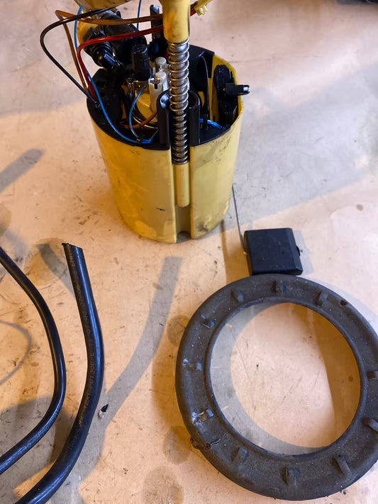 BMW E91 Kraftstoffpumpe 24110701 320d Automatik