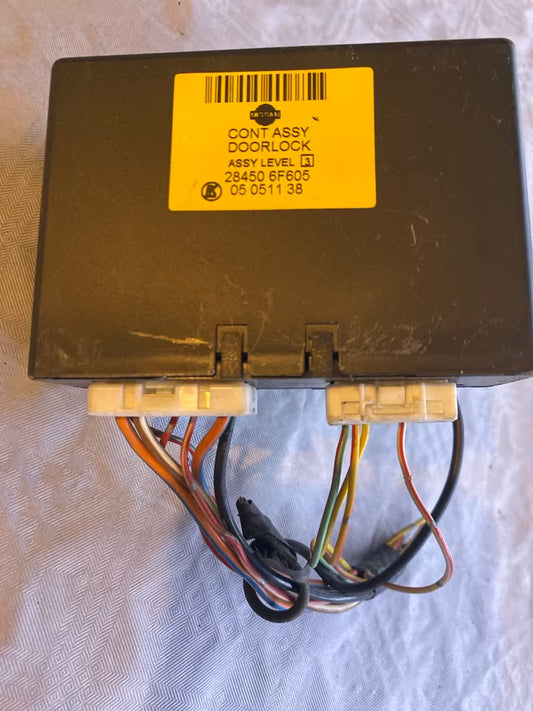 Nissan Micra K11 ZV Steuergerät 284506F605 05051138