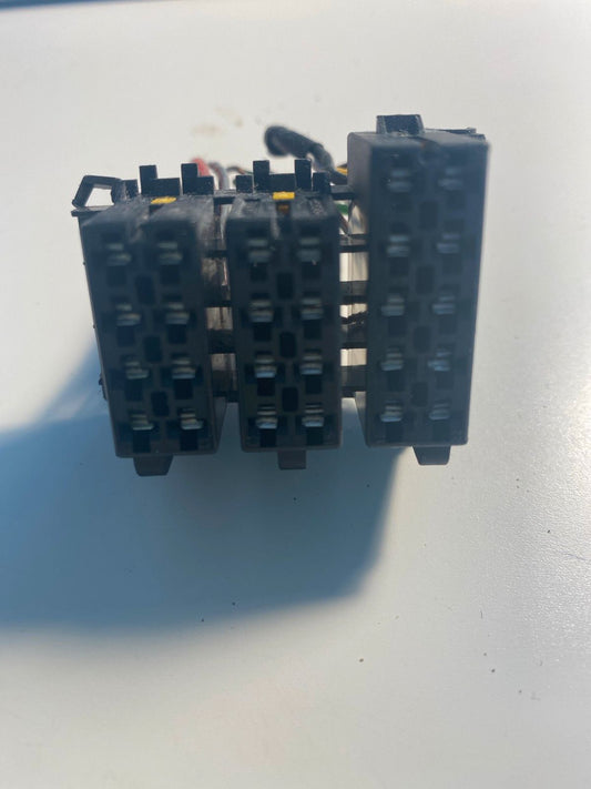 KFZ- 16-poliger Stecker 96323