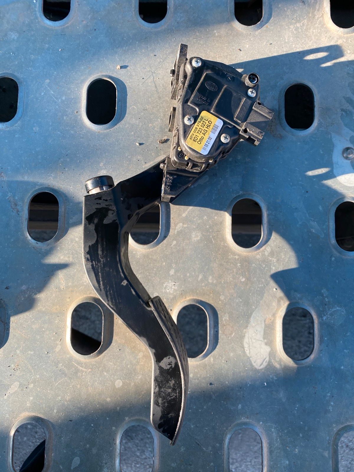 Audi A6 4B   Gaspedal Fahrpedal Pedal   8D1723523L
