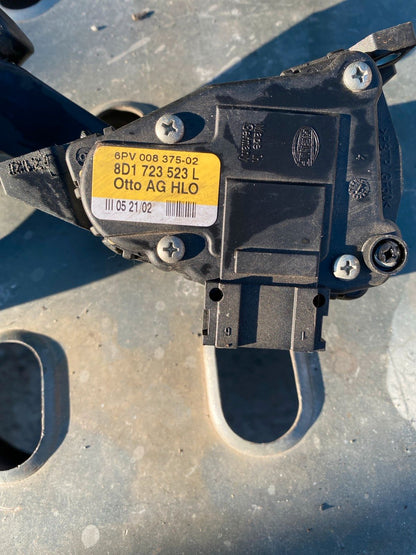 Audi A6 4B   Gaspedal Fahrpedal Pedal   8D1723523L