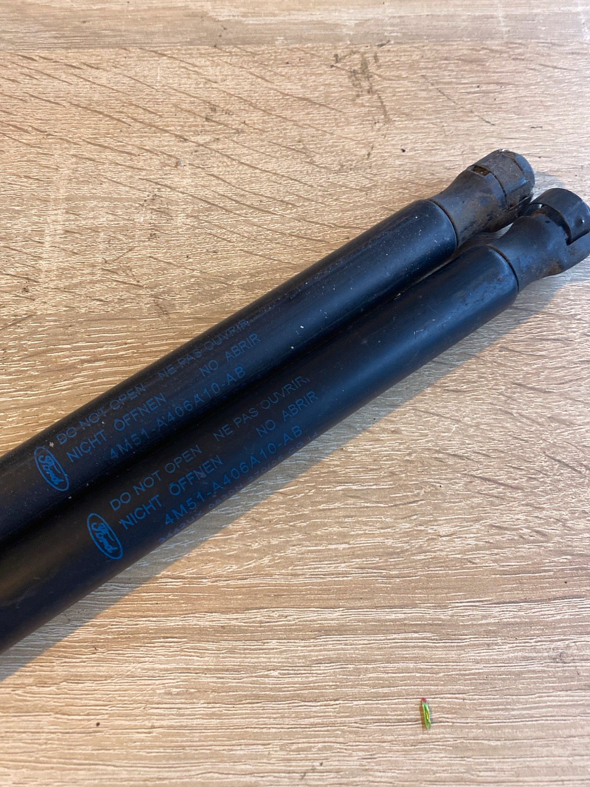 Ford Focus II Limousine Gasdruckfeder Heckklappe 4m51-a406a10-ab