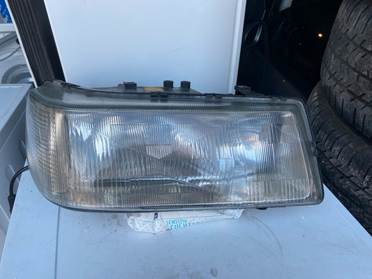 Audi V8 Frontscheinwerfer Rechts  1305235130