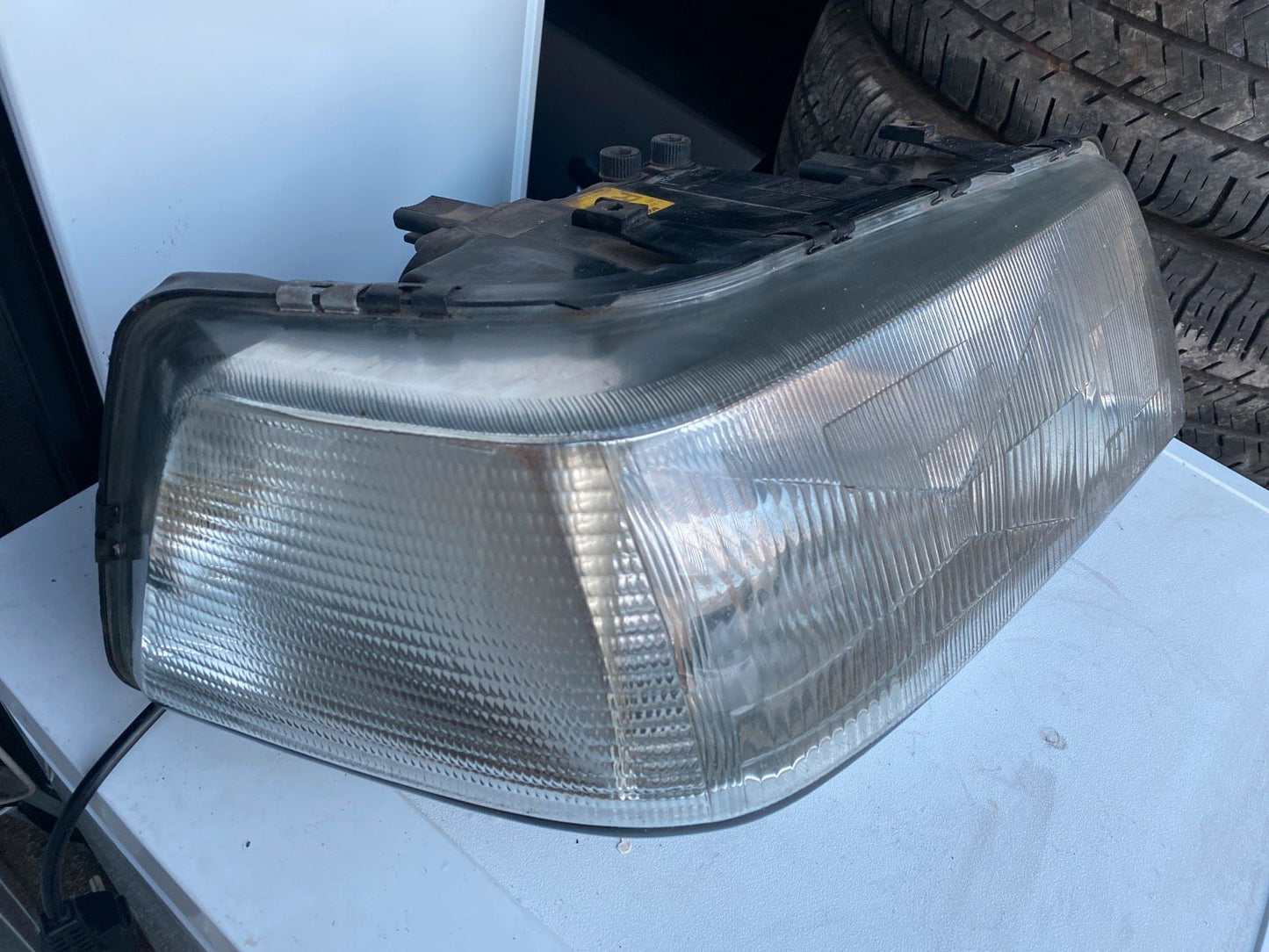 Audi V8 Frontscheinwerfer Rechts  1305235130