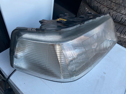 Audi V8 Frontscheinwerfer Rechts  1305235130