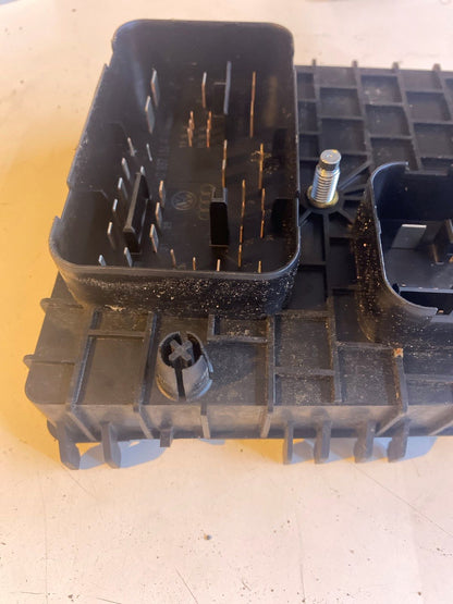 VW Touran Relaiskasten  Sicherungskasten 1K0937124H  01394932