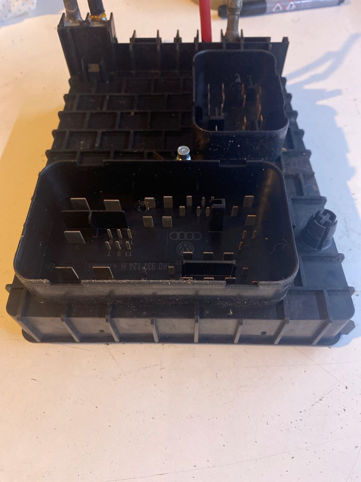 VW Touran Relaiskasten  Sicherungskasten 1K0937124H  01394932