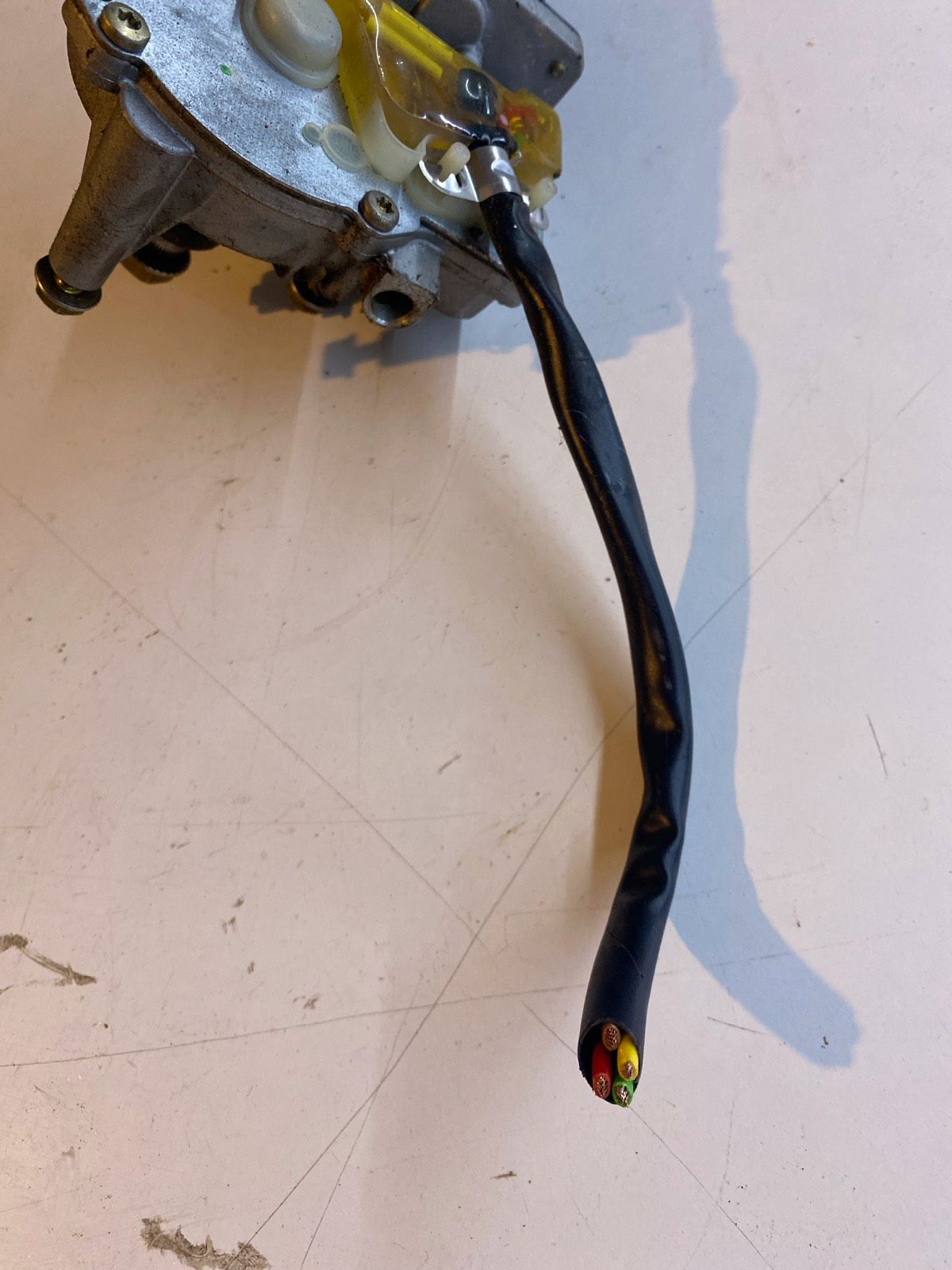 Mercedes W203  Wischermotor Vorne A2038200342