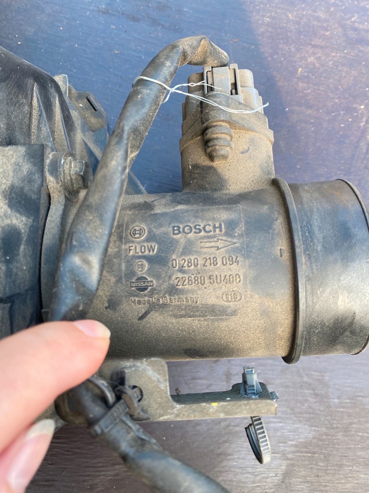 Nissan Primera  Luftfilterdeckel mit Luftmassenfilter 226805U400
