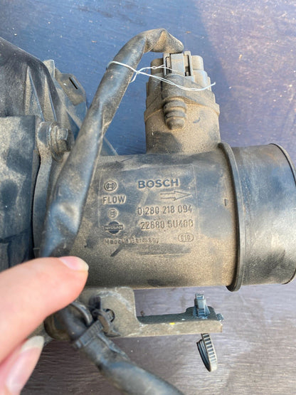 Nissan Primera  Luftfilterdeckel mit Luftmassenfilter 226805U400