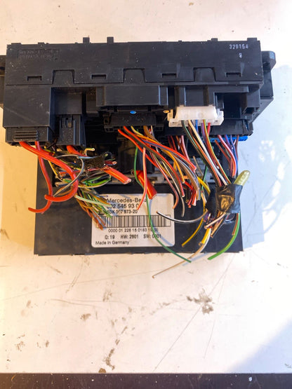 Mercedes W203 Sam Module  A0025459301 HELLA 5dk007973-20