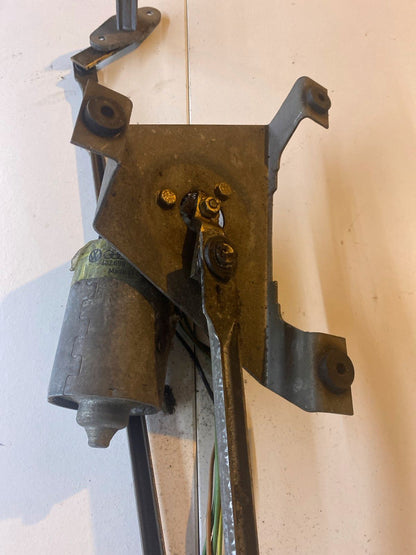 VW LT 1 Scheibenwischergestänge mit Motor 281955326