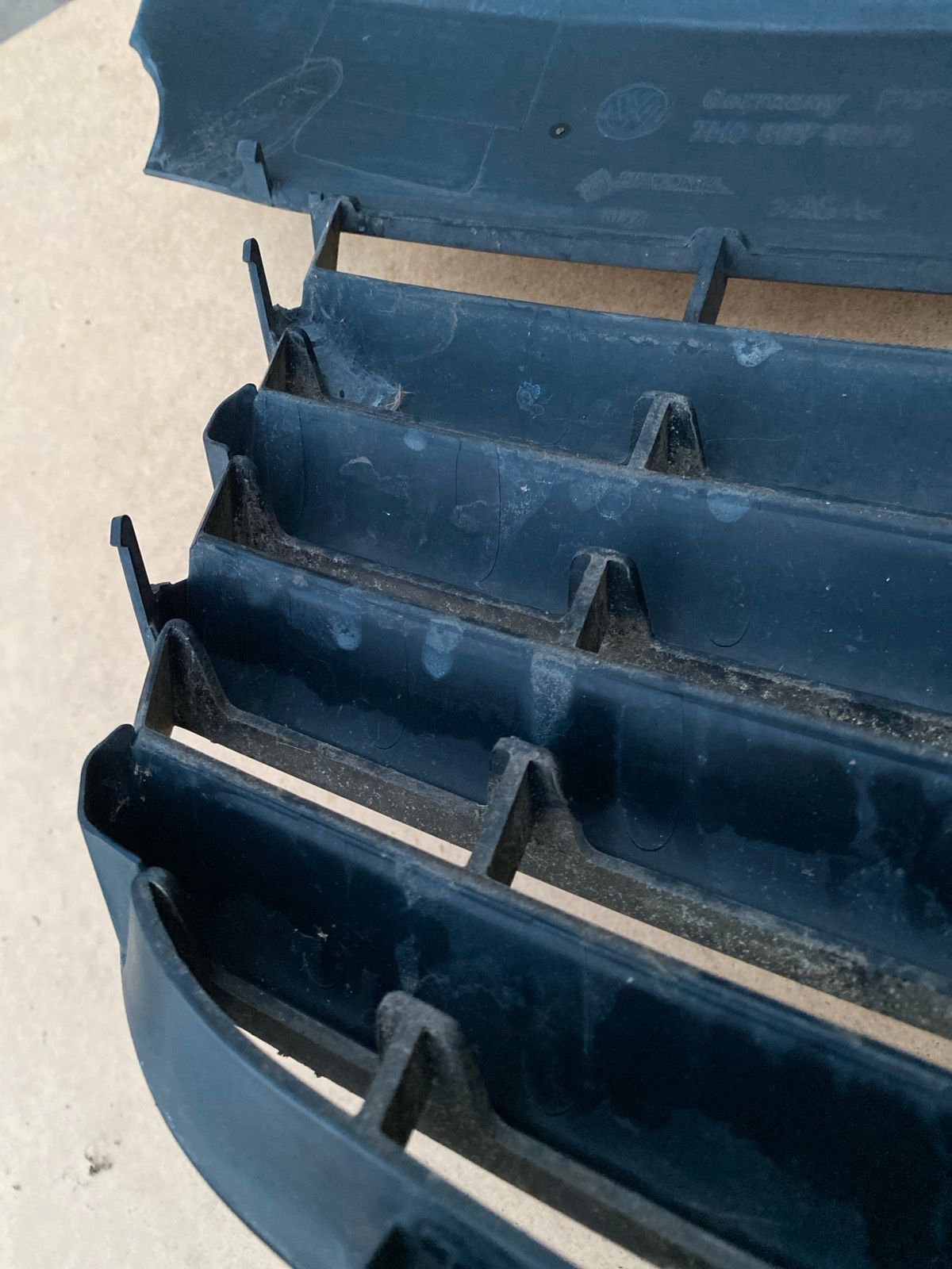 VW T5 7H Frontgrill 7H0807101