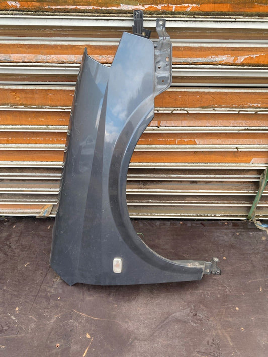 Nissan Primera P12 Kotflügel rechts