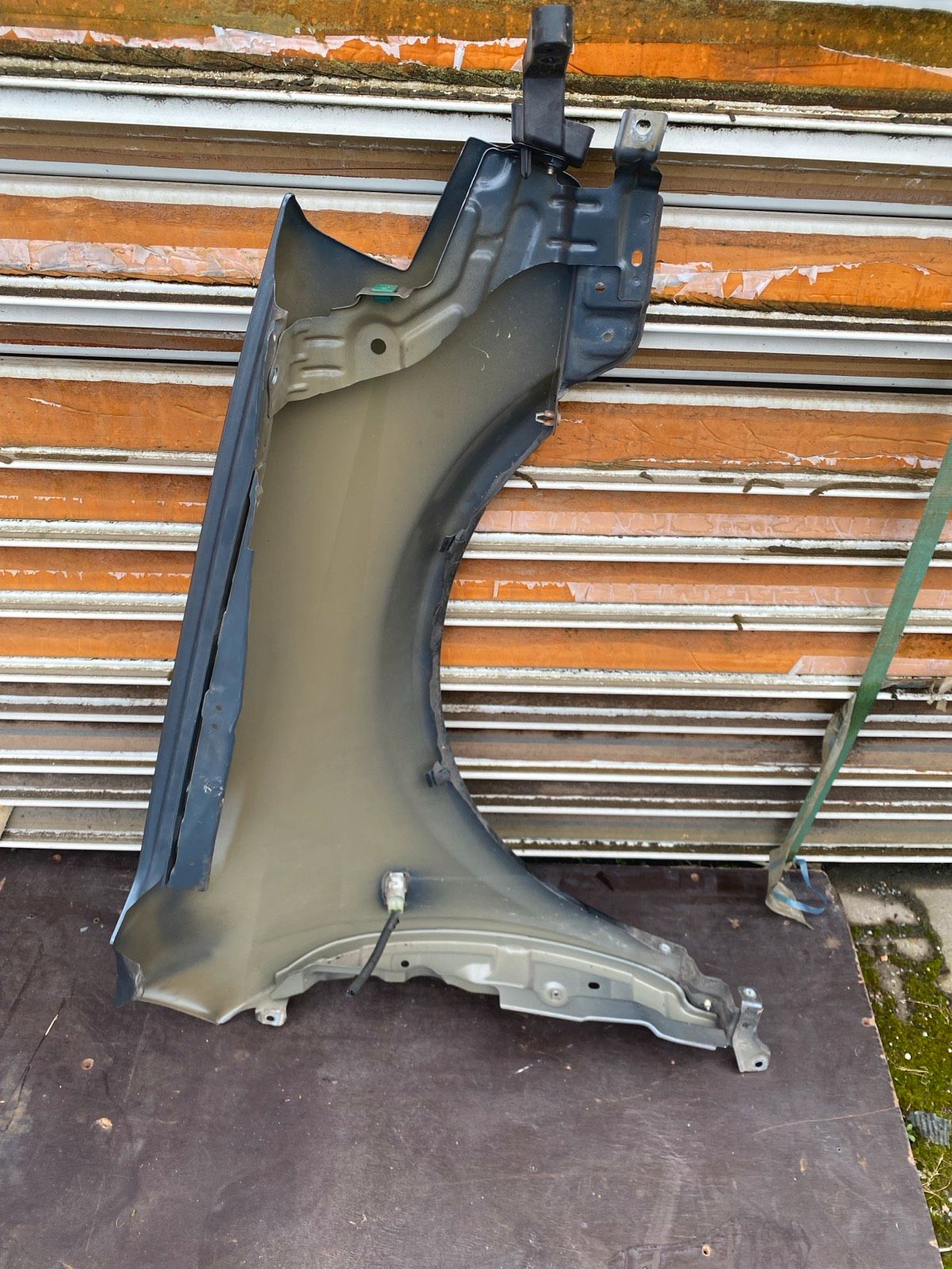 Nissan Primera P12 Kotflügel Links