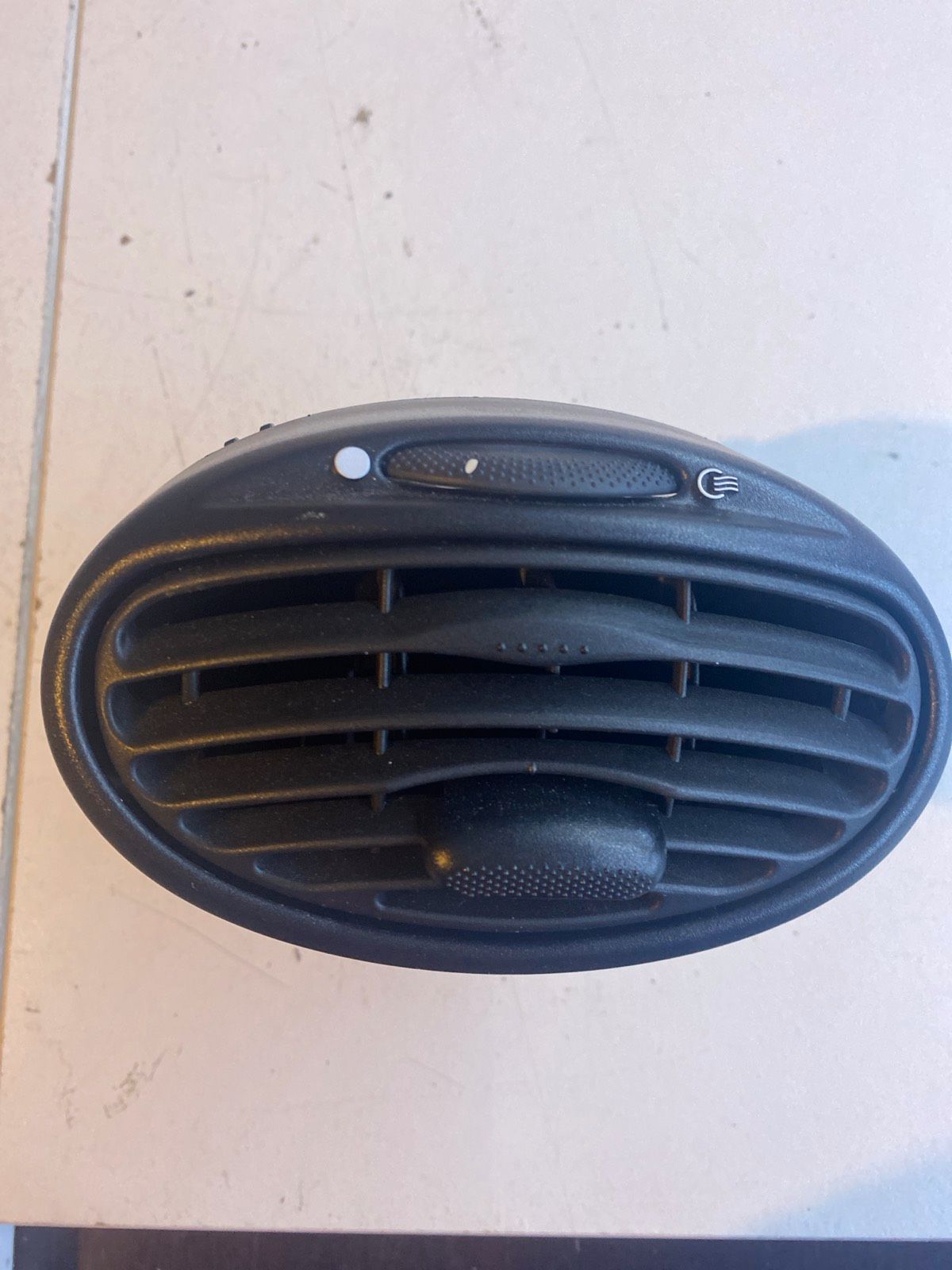 Ford Focus 2000 Seitliches Luftgitter 98AB19893AKW