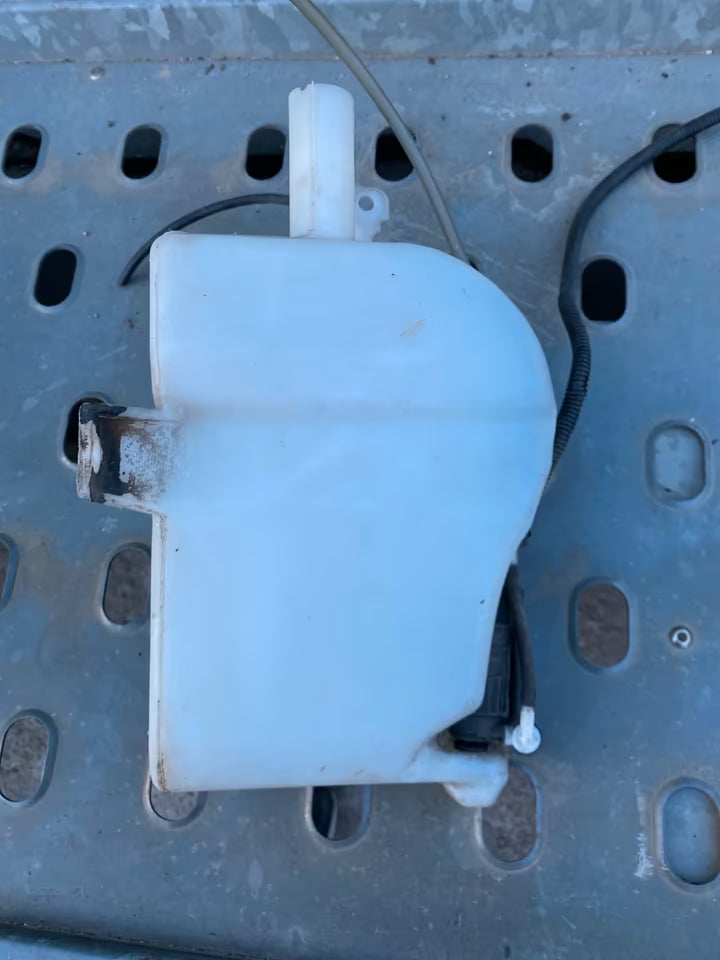 Nissan Wischwasserbehälter