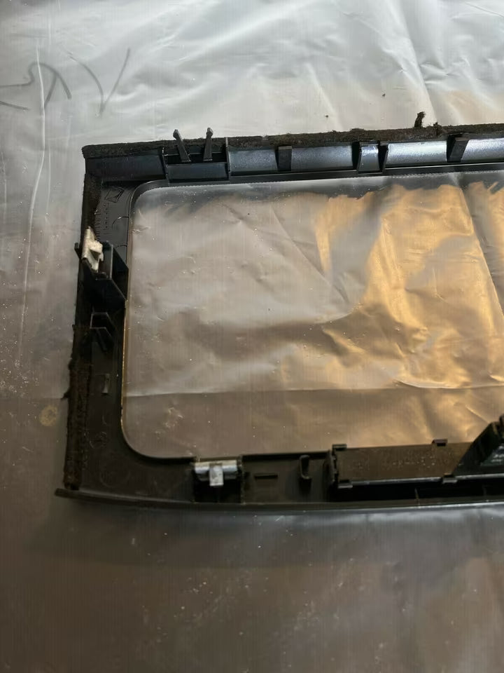 VW Passat 3c b6 Verkleidung Radio Zierleiste 318410100