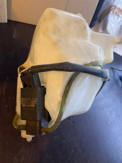 Toyota Starlet P8 Wischwasserbehälter