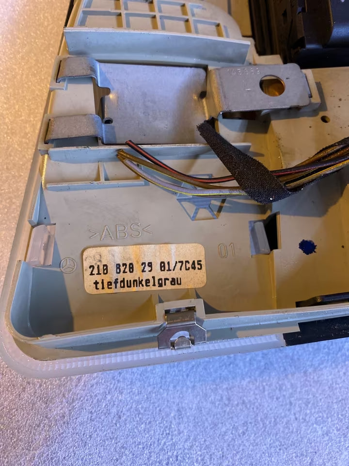 Mercedes W210 Innenraumleuchte mit schiebedachschalter 2108282901